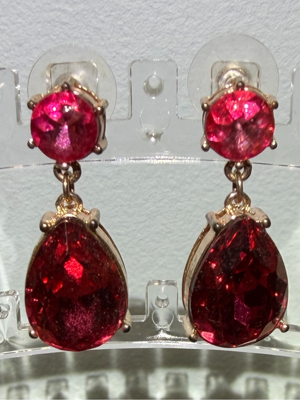 NWOT Gold-Tone Vibrant Pink Teardrop Gemstone Dangle Pierced Earrings